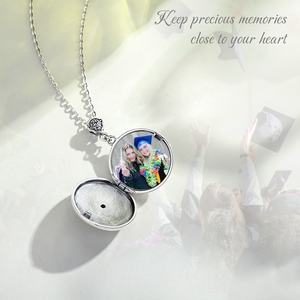 Ciondolo Portafoto Personalizzabile in Argento Sterling 925 con Bussola 'Segui i Tuoi Sogni' - Product Image 3