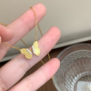 Collar de Plata de Ley S925 con Lazo Dinámico para Mujer, Diseño de Nicho de Alta Gama, Toque de Lujo, Temperamento Versátil con Circonita - Product Image 1