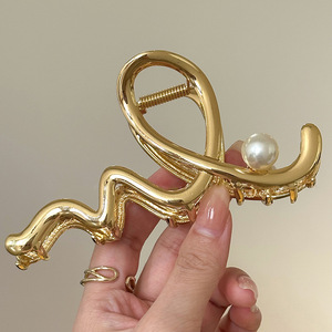 Pinza de Pelo Grande de Metal con Diseño de Tiburón para Mujer, Pinza de Pelo Simple con Perlas y Ondas, Accesorios para el Cabello - Product Image 6