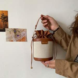 Bolso Artesanal Vintage Bohemio de Diseñador Banjara con Hermoso Trabajo de Espejo y Bordado para Bodas de Verano - Product Image 2