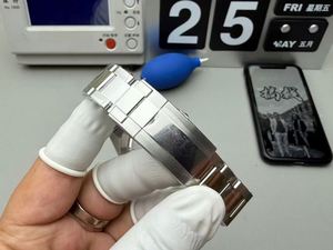 Montre mécanique automatique de haute qualité et tendance - simple et décontractée, résistante à l'eau, adaptée aux hommes d'affaires. - Product Image 4