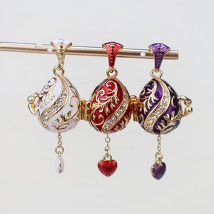 SHINNYGIFTS - Dije de <span class=keywords><strong>Huevo</strong></span> Esmaltado en Latón Chapado en Oro con Opción de Pendientes DIY, Estilo Fabergé - Product Image 1