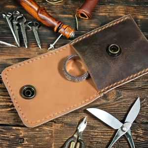 Portefeuille court homme en cuir de vachette marron vintage fait main, personnalisé, pour cartes de crédit et espèces, avec fermoirs - Product Image 2