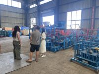 Machine manuelle à faible coût pour blocs creux en béton et sable, technologie de pressage par vibration 4-35A, utilisation facile, 1-2 personnes, haute productivité