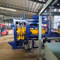QT7-15 Automatische Zementblock-Produktionsanlage für Hohlblocksteine und Bordsteine