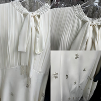 Robe Midi Bordeaux Perlée à la Main avec Nœud Papillon, Manches Longues Plissées, Motif Floral, Coupe Évasée – Élégante Robe de Soirée Formelle pour Femme, Idéale pour Invitée de Mariage