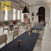Ensemble de meubles de restaurant moderne avec table carrée brun foncé et chaises de café en cuir brun clair, banquette
