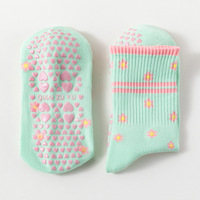 Chaussettes de Pilates de haute qualité à rayures et motif floral, respirantes, chaussettes de Pilates premium pour femmes pour le yoga