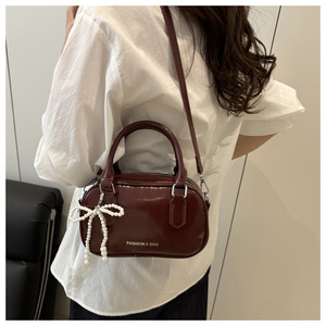 Wholesale PU Fashion Cross Body <b>Bag</b> Simple Portable <b>Small</b> Square Women's New Pearl Bow Handbag Shoulder Crossbody Trendy <b>Bag</b> - Product Image 5