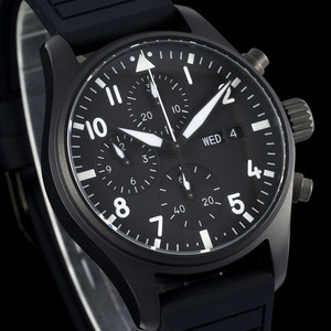 Kast van zwart titaniumlegering, met een wijzerplaat met drie wijzers en een kalenderweergavefunctie. Automatisch mechanisch herenhorloge. - Product Image 4