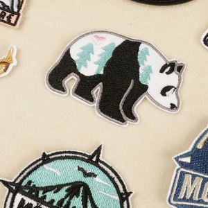 Patchs brodés en gros à thermocoller, motif animal ours coloré pour sac, chapeau, sac à dos - Product Image 3