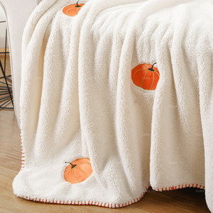 Cobertor de Lã Sherpa com Bordado de Abóbora para Outono, Super Macio, Aconchegante, Quente, Suave, Respirável e Leve para Cama e Sofá - Product Image 2