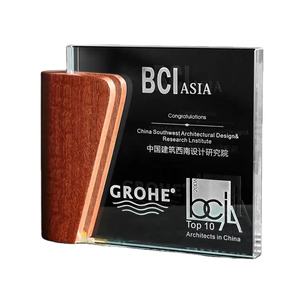 كأس درع خشبي فارغ بحفر مخصص وشعار ثلاثي الأبعاد للديكور المنزلي والهدايا التذكارية للبيع بالجملة - Product Image 3