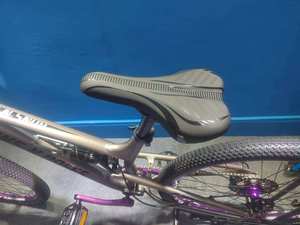 Bicicleta de Alta Calidad para Adultos, 27 Velocidades, Cuadro Ligero de Aluminio, Horquilla con Amortiguación, Frenos de Disco Hidráulicos, Pedales Estándar de Acero ZXC-8 - Product Image 5