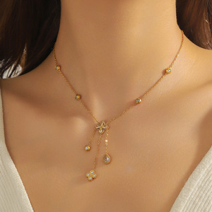 French Retro Chic Diamond Encrusted Teardrop Flower Pendant Chain Stainless Steel Clavicle Necklace Everyday Wear - Product Image 3