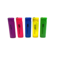 Briquet personnalisé de haute qualité, coupe-vent et léger, en plastique de couleur unie, design classique pour cigarettes, idéal pour les cadeaux