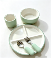 Services de table classiques en céramique pour enfants avec assiettes, bols, tasses, cuillères et fourchettes – Anti-fuite, sans BPA, compatibles lave-vaisselle