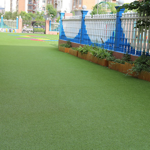Gazon Artificiel Extérieur Tapis de Gazon Synthétique Décoration Verte pour Jardin et Projets de Clôtures de Maternelle Pelouse Artificielle - Product Image 2
