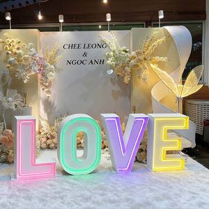 Insegna al Neon RGB Autoportante, Lettere Giganti in Metallo Personalizzate, Luci per Feste, Lettere al Neon con Supporto, Insegne Illuminate - Product Image 2