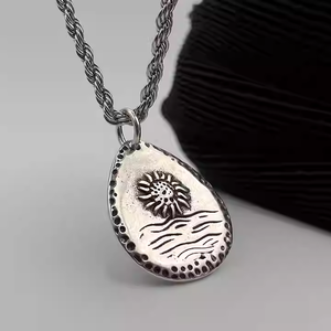 Collana Vintage con Pietra dei Desideri Hisera per <span class=keywords><strong>Uomo</strong></span>, Design di Nicchia, Ciondolo Fatto a Mano, Catena in Acciaio al Titanio, Stile Hip-hop per Felpe - Product Image 3