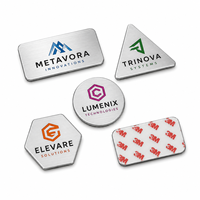 Accessoire vestimentaire : Étiquette métallique autocollante avec logo, plaque nominative en époxy pour jeans et chaussures, plaque émaillée, fourniture d'usine, personnalisable de qualité supérieure