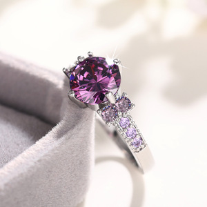 Anello a quattro punte per donna, design elegante, accessorio da indossare ogni giorno - Product Image 6