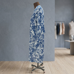 Vestido camisero de mujer con estampado de flores azules y blancas - Product Image 3