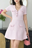 Robe courte en tricot OUDINA élégante et décontractée à manches courtes, col en V et boucle diamant pour femmes