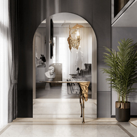 Table console mystique Living Room Boulevards avec miroir et lampe, art mural sculptural alliant laiton doré, le bois et l'acier inoxydable