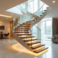 Escalier droit en acier et bois de luxe pour villa et appartement, avec garde-corps en verre courbé, personnalisable en gros, de haute qualité et au design moderne