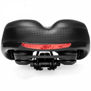Selle de vélo creuse réfléchissante et amortissante, respirante, imperméable, avec ventilation pour VTT et vélo de route - Product Image 4