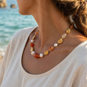 Collier style méditerranéen 2026 en agate rouge et coquillage doré, bijoux de plage pour femmes avec perles de culture d'eau douce naturelles CL26-211 - Product Image 1