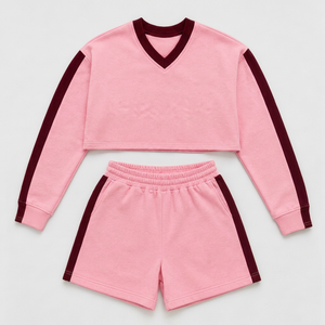 Ensemble de survêtement sportif rose pour femme, sweat-shirt court à col en V et short à taille élastique, imprimé numérique avec lettres, vêtements de sport - Product Image 1