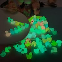Breloques en résine petit canard, accessoires lumineux DIY, miniatures de canard jaune pour voiture