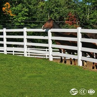 Panneau de clôture pour chevaux en PVC sur mesure, clôture en vinyle à poteaux et rails avec accessoires complets pour ferme équine