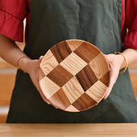 Plateau de service en bois naturel à motif damier, assiette à collation et dessert, plateau rond pour fruits, pain et gâteaux