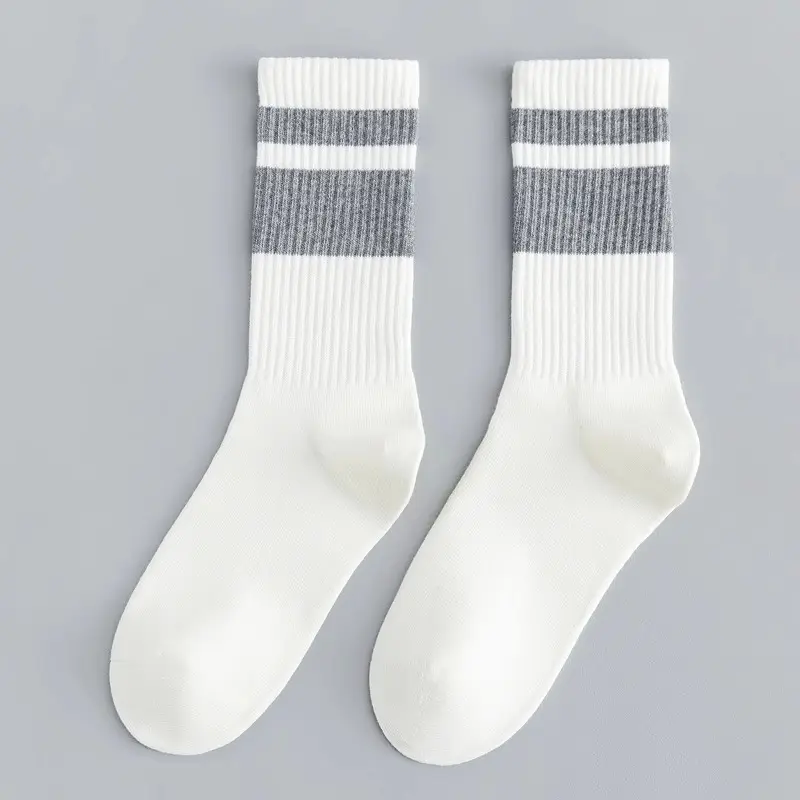 Nouvelles chaussettes de sport en coton de haute qualité avec logo personnalisé Chaussettes de sport pour homme Chaussettes confortables côtelées noires avec logo