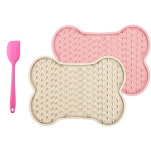 Neue bunte Knochen form benutzer definierte Haustier Lick Pads Silikon Katzenfutter Slow Feeder Erdnuss butter Silikon Hund Lick Mat für Katzen - Product Image 1