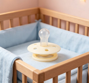 Stilvoller Kirsch-Nippel Elastischer BPA-freier Umweltfreundlicher Lebensmittelechter Silikon-Kürbisförmiger Karomuster Baby-Beißring-Schnuller - Product Image 2