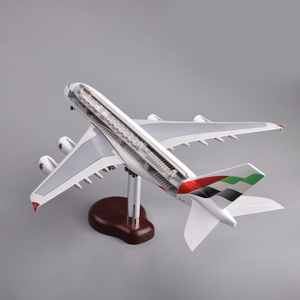 โมเดลเครื่องบินเรซิ่น <span class=keywords><strong>Emirates</strong></span> 47 ซม. <span class=keywords><strong>A380</strong></span> รุ่น LED ทำมือ ของขวัญธุรกิจสำหรับวันวาเลนไทน์ สไตล์ศิลปะ - Product Image 4