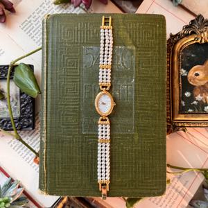 Reloj de Pulsera de Cuarzo Dorado Vintage Hecho a Mano para Mujer, Accesorios de Moda Retro con Diseño Único de Botones y Cuentas, Joyería Personalizada - Product Image 4