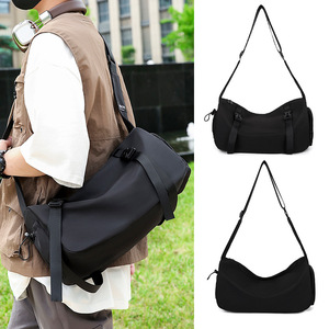 Sac bandoulière pour homme en nylon, grande capacité, couleur noire unie, haute qualité, pour tenues de tous les jours, printemps - Product Image 3
