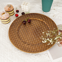 Assiette de présentation moderne classique en plastique effet tressé de 13 pouces avec motif marron et logo personnalisé pour réunions de famille, mariages et fêtes