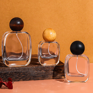 Botella de Perfume Cuadrada de Vidrio Vacía de 30ml 50ml 100ml, Recargable con Atomizador y Tapa de Bola de Madera - Product Image 3