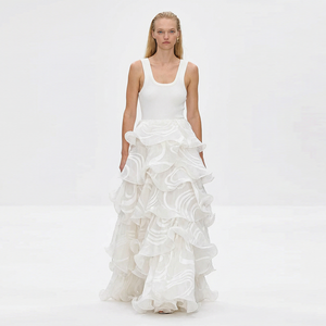 Elegante <span class=keywords><strong>Abito</strong></span> Lungo Maxi da Donna Bianco Senza Maniche con Cut-Out, Lavorazione a Costine, Balze a Strati, Ricamo in Organza e Scollo all'Americana, Personalizzabile, Lunghezza al Pavimento - Product Image 2