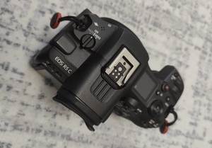 Appareil photo numérique hybride <span class=keywords><strong>Canon</strong></span> EOS R5 C compact pour cinéma, 45MP plein format, 8K 30fps, 4K 120fps, étanche/antichoc, image optique - Product Image 3