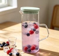 Pichet à eau en verre borosilicate à nervures verticales WUSO avec couvercle vert, poignée en verre, carafe résistante à la chaleur pour jus, thé glacé