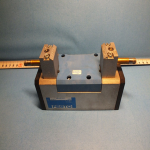 Neues Original Ready JMFH-5/2-D-<span class=keywords><strong>3</strong></span>-C 151871. Lagerhaus Industrieautomation SPS-Programmiersteuerung - Product Image 1