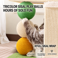 Arbre à chat compact avec lit de repos extra-large, poteaux à gratter en sisal et balles de jeu triples pour chats d'intérieur