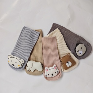 सुंदर बेबी कॉटन कार्टून पशु भालू हाथी बिल्ली शेर हाथी बिल्ली शेर चाँद का ताज तल टखने गैर-स्किड बूटी मोजे - Product Image 3